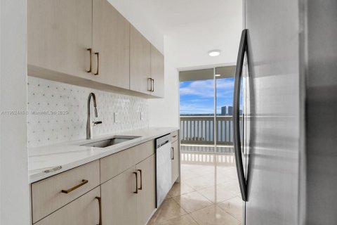 Condominio en venta en Aventura, Florida, 2 dormitorios, 125.42 m2 № 1953989 - foto 10