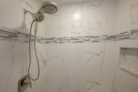 Copropriété à vendre à Sarasota, Floride: 2 chambres, 100.8 m2 № 2396738 - photo 23
