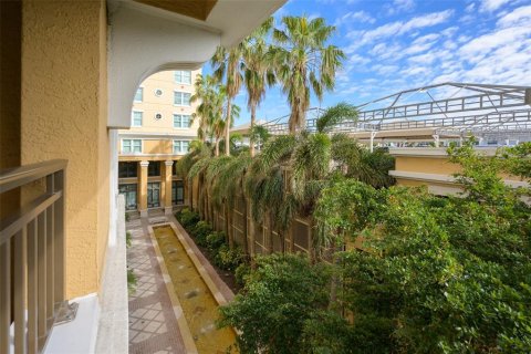Copropriété à vendre à Sarasota, Floride: 2 chambres, 100.8 m2 № 2396738 - photo 8