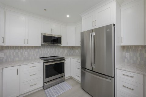Copropriété à vendre à Sarasota, Floride: 2 chambres, 100.8 m2 № 2396738 - photo 17