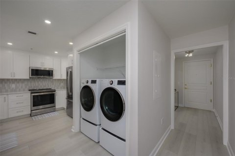 Copropriété à vendre à Sarasota, Floride: 2 chambres, 100.8 m2 № 2396738 - photo 14