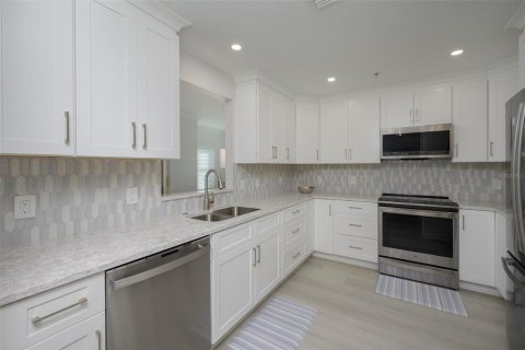 Copropriété à vendre à Sarasota, Floride: 2 chambres, 100.8 m2 № 2396738 - photo 15