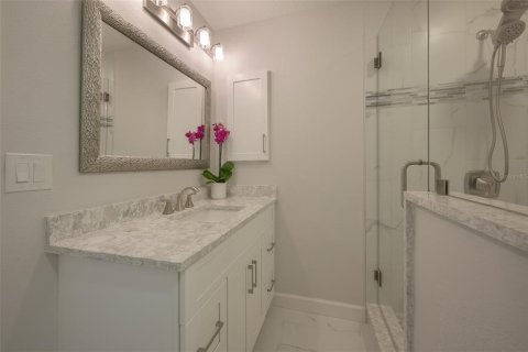 Copropriété à vendre à Sarasota, Floride: 2 chambres, 100.8 m2 № 2396738 - photo 22