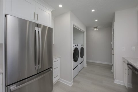 Copropriété à vendre à Sarasota, Floride: 2 chambres, 100.8 m2 № 2396738 - photo 16
