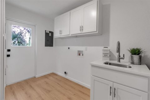 Casa en alquiler en Sarasota, Florida, 3 dormitorios, 107.4 m2 № 1913929 - foto 5