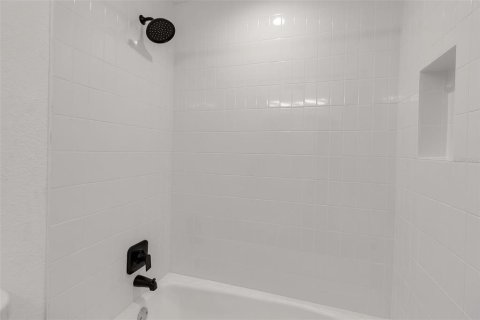 Casa en alquiler en Sarasota, Florida, 3 dormitorios, 107.4 m2 № 1913929 - foto 8