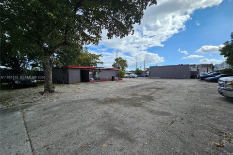 Propiedad comercial en venta en West Park, Florida № 2008760 - foto 3