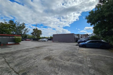 Propiedad comercial en venta en West Park, Florida № 2008760 - foto 5