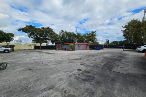 Propiedad comercial en venta en West Park, Florida № 2008760 - foto 6