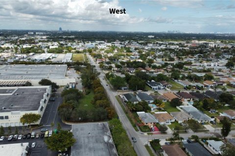 Propiedad comercial en venta en West Park, Florida № 2008760 - foto 28