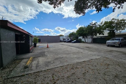 Propiedad comercial en West Park, Florida № 2008760