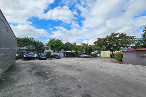 Propiedad comercial en venta en West Park, Florida № 2008760 - foto 8