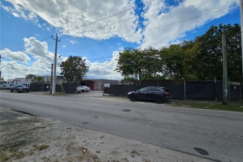 Propiedad comercial en venta en West Park, Florida № 2008760 - foto 18