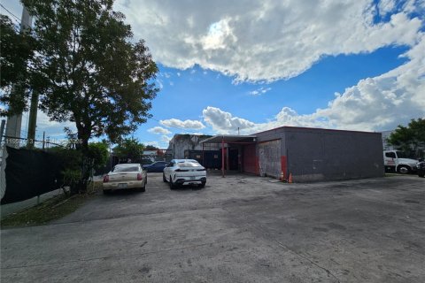 Propiedad comercial en venta en West Park, Florida № 2008760 - foto 10