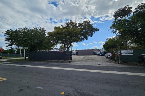 Propiedad comercial en venta en West Park, Florida № 2008760 - foto 21