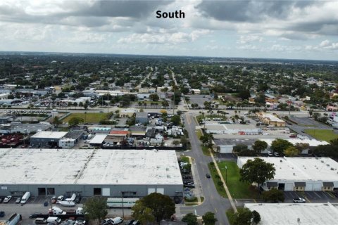 Propiedad comercial en venta en West Park, Florida № 2008760 - foto 26