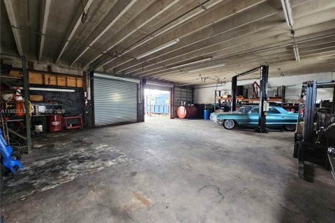 Propiedad comercial en venta en West Park, Florida № 2008760 - foto 16