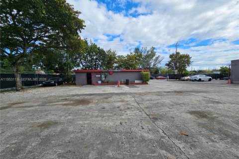 Propiedad comercial en venta en West Park, Florida № 2008760 - foto 4