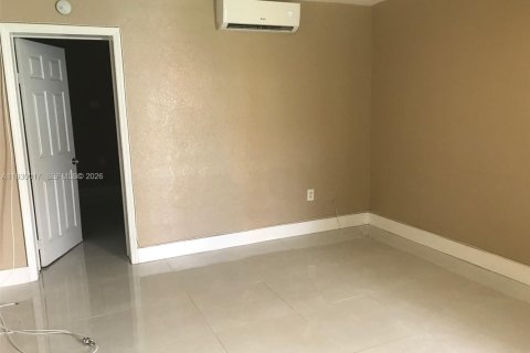 Copropriété à vendre à Miami, Floride: 1 chambre, 50.17 m2 № 1998442 - photo 2