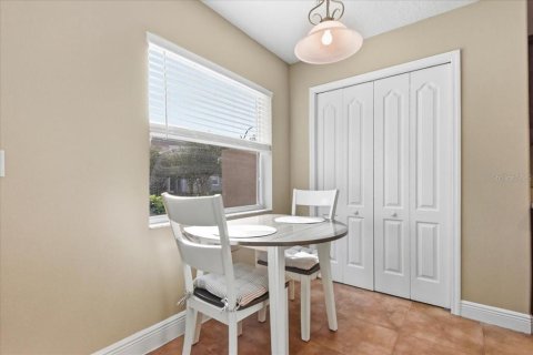 Townhouse in Oviedo, Florida 3 bedrooms, 173.91 sq.m. № 2406278 - photo 10
