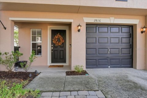 Townhouse in Oviedo, Florida 3 bedrooms, 173.91 sq.m. № 2406278 - photo 2