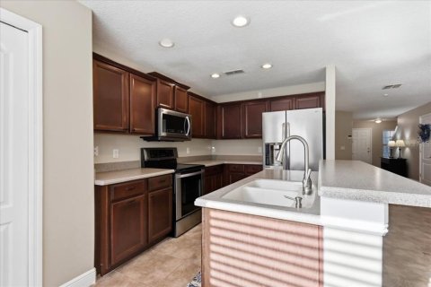 Townhouse in Oviedo, Florida 3 bedrooms, 173.91 sq.m. № 2406278 - photo 8