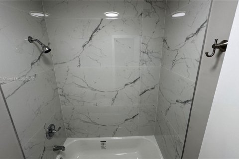 Propiedad comercial en venta en Lauderdale Lakes, Florida, 310.76 m2 № 1985620 - foto 28