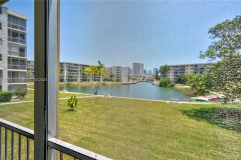 Copropriété à louer à Aventura, Floride: 1 chambre, 71.35 m2 № 2076484 - photo 3