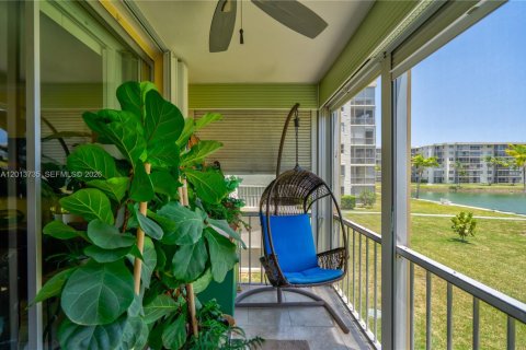 Copropriété à louer à Aventura, Floride: 1 chambre, 71.35 m2 № 2076484 - photo 2
