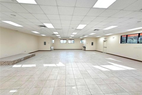 Immobilier commercial à louer à Oviedo, Floride: 502.23 m2 № 1580443 - photo 3