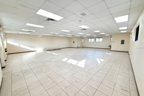 Immobilier commercial à louer à Oviedo, Floride: 502.23 m2 № 1580443 - photo 13