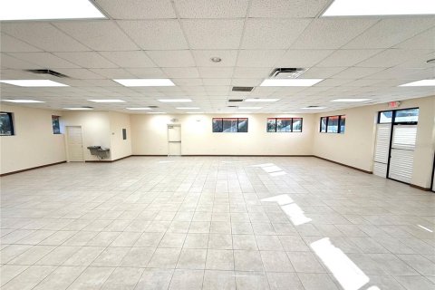 Immobilier commercial à louer à Oviedo, Floride: 502.23 m2 № 1580443 - photo 9