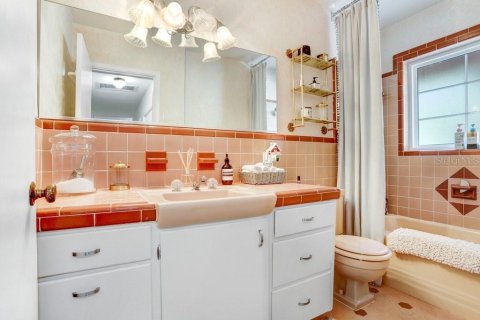 House in Tarpon Springs, Florida 3 bedrooms, 167.69 sq.m. № 1507734 - photo 23
