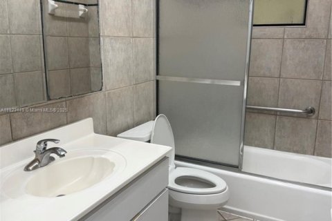 Купить кондоминиум в Майами, Флорида 2 спальни, 80.64м2, № 1790193 - фото 11