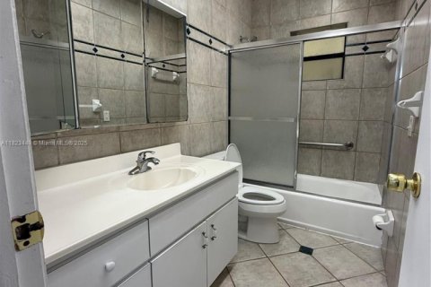 Купить кондоминиум в Майами, Флорида 2 спальни, 80.64м2, № 1790193 - фото 10