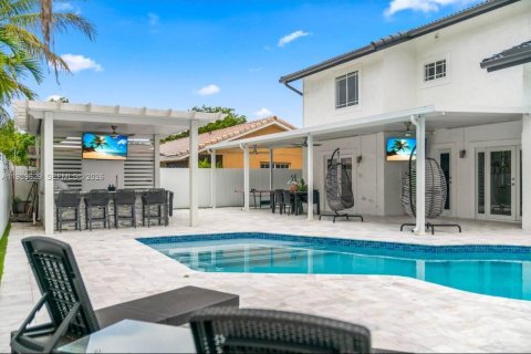 House in Hialeah, Florida 4 bedrooms, 210.89 sq.m. № 1997008 - photo 16