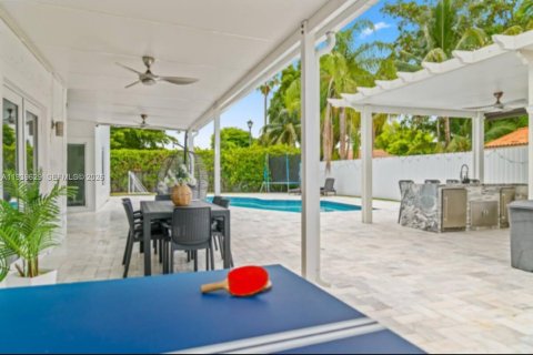 House in Hialeah, Florida 4 bedrooms, 210.89 sq.m. № 1997008 - photo 17