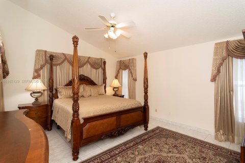 House in Miramar, Florida 4 bedrooms, 259.66 sq.m. № 2051134 - photo 19