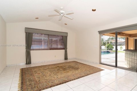 House in Miramar, Florida 4 bedrooms, 259.66 sq.m. № 2051134 - photo 13