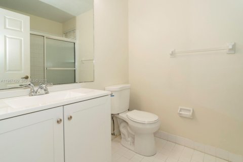 House in Miramar, Florida 4 bedrooms, 259.66 sq.m. № 2051134 - photo 25