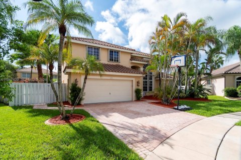 House in Miramar, Florida 4 bedrooms, 259.66 sq.m. № 2051134 - photo 2