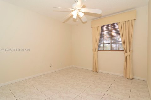 House in Miramar, Florida 4 bedrooms, 259.66 sq.m. № 2051134 - photo 26