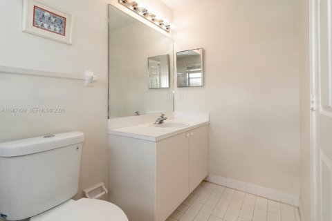 House in Miramar, Florida 4 bedrooms, 259.66 sq.m. № 2051134 - photo 29