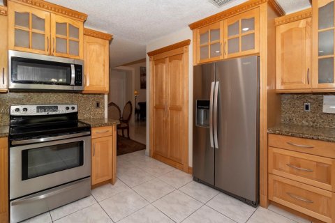 House in Miramar, Florida 4 bedrooms, 259.66 sq.m. № 2051134 - photo 8
