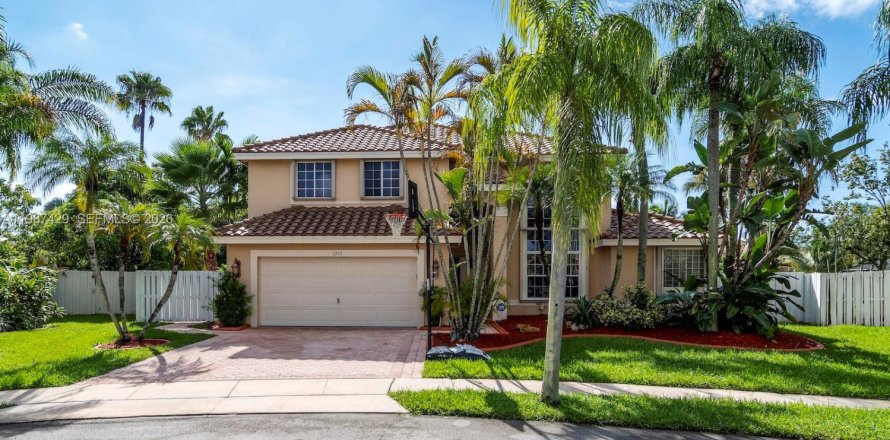 House in Miramar, Florida 4 bedrooms, 259.66 sq.m. № 2051134