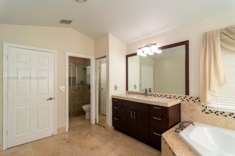 House in Miramar, Florida 4 bedrooms, 259.66 sq.m. № 2051134 - photo 21
