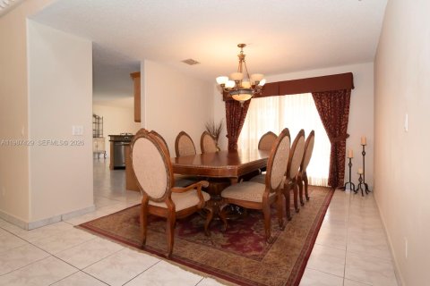 House in Miramar, Florida 4 bedrooms, 259.66 sq.m. № 2051134 - photo 16