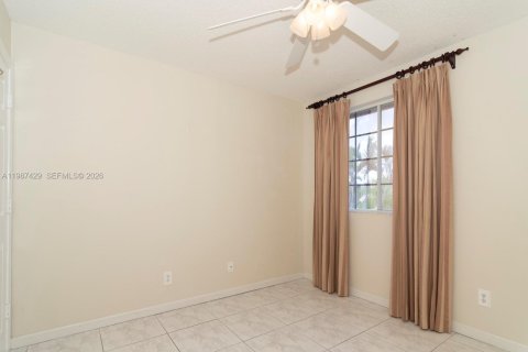 House in Miramar, Florida 4 bedrooms, 259.66 sq.m. № 2051134 - photo 27