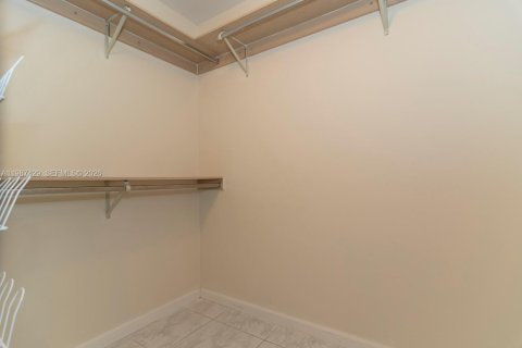 House in Miramar, Florida 4 bedrooms, 259.66 sq.m. № 2051134 - photo 24