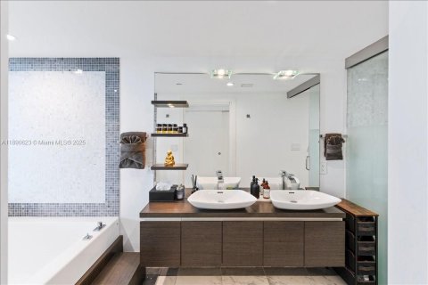 Купить кондоминиум в Майами, Флорида 2 спальни, 139.35м2, № 1946620 - фото 14